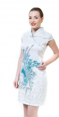 Купить Платье белое с голубым павлином в интернет-магазине Роза Мира