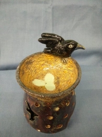 Аромалампа c гнездом ворона от студии-мастерской авторской керамики «Артефакт». 