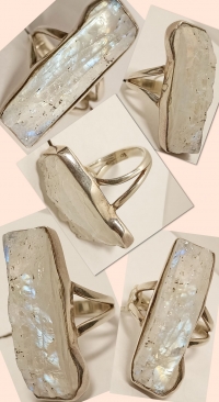 Перстень с лунным камнем, белый металл. 