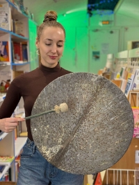 Бубен из кожи африканской козы.