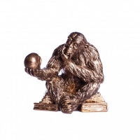 Статуэтка обезьяна с черепом. 