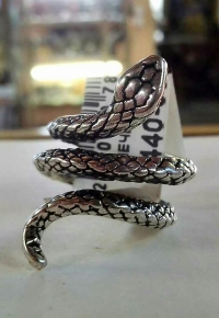 Кольцо безразмерной змейка. 